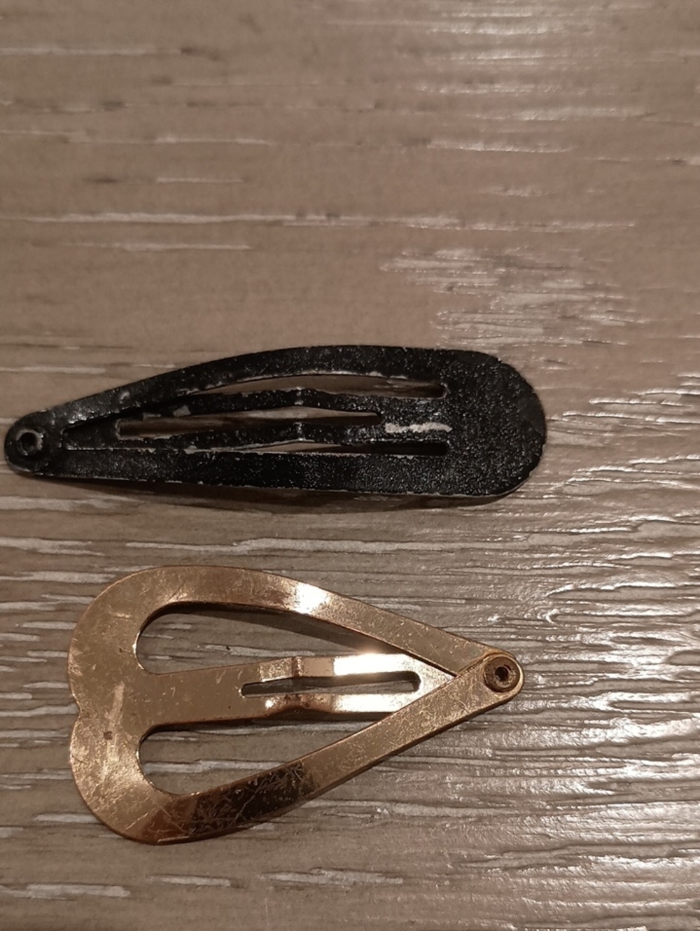 Metal Hair Clips - Black and Gold